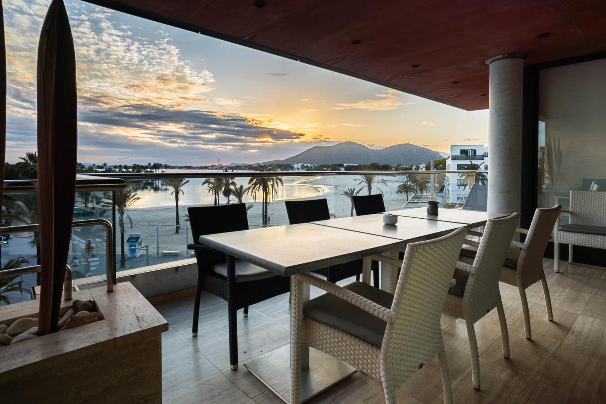 Luxury Sea View Apartment In Puerto De Alcudia Eksteriør billede